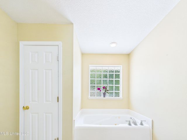 15920 Hardwood Place, Biloxi, MS 39532