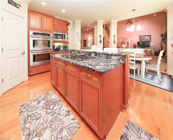 917 Redleafe CIR, Chesapeake, VA 23320