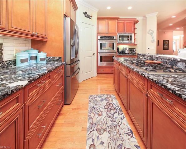 917 Redleafe CIR, Chesapeake, VA 23320