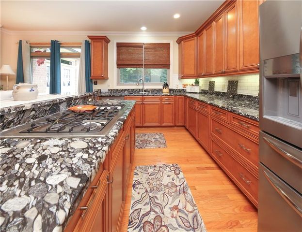 917 Redleafe CIR, Chesapeake, VA 23320