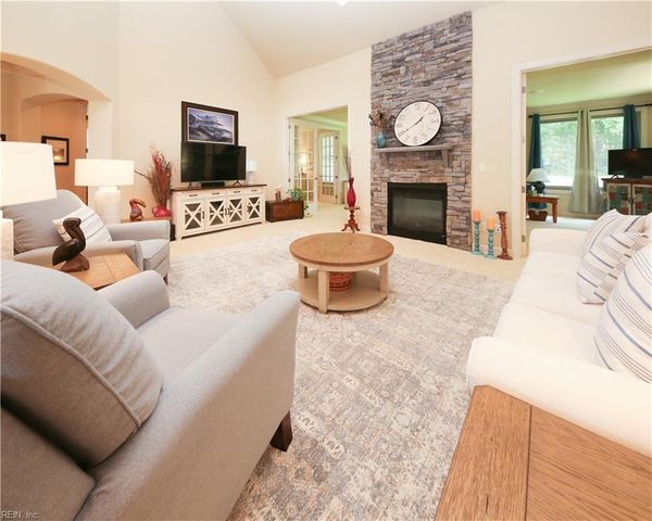 917 Redleafe CIR, Chesapeake, VA 23320