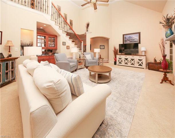 917 Redleafe CIR, Chesapeake, VA 23320