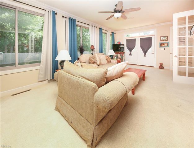 917 Redleafe CIR, Chesapeake, VA 23320