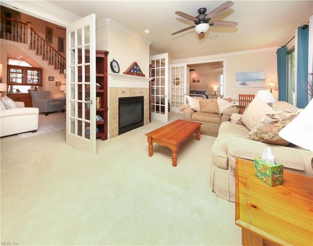917 Redleafe CIR, Chesapeake, VA 23320