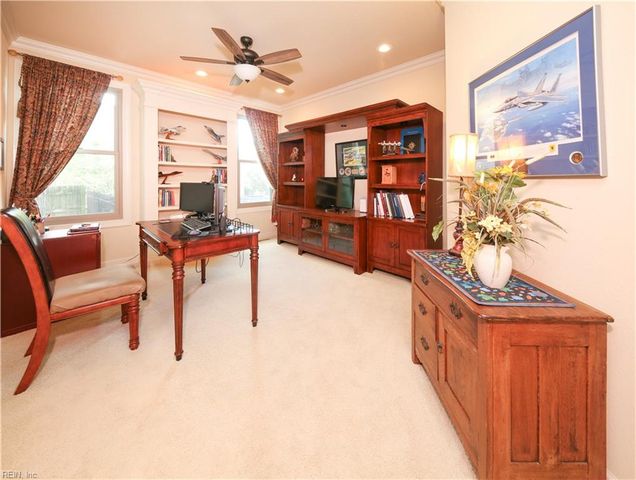 917 Redleafe CIR, Chesapeake, VA 23320