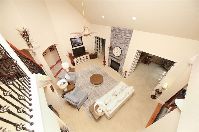 917 Redleafe CIR, Chesapeake, VA 23320