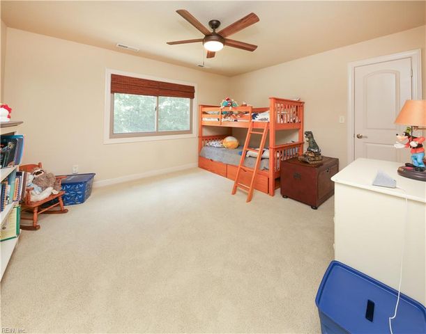 917 Redleafe CIR, Chesapeake, VA 23320