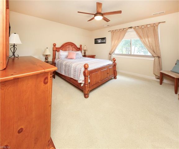 917 Redleafe CIR, Chesapeake, VA 23320