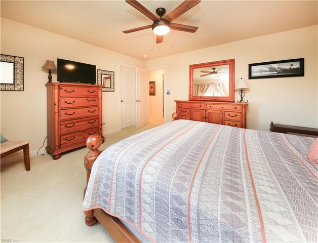 917 Redleafe CIR, Chesapeake, VA 23320