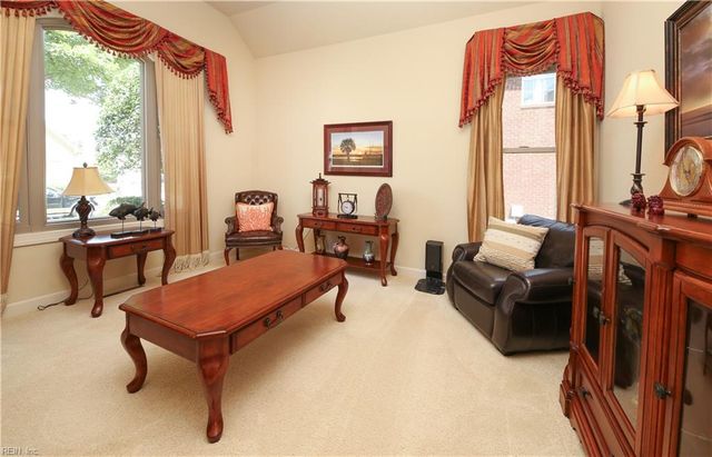 917 Redleafe CIR, Chesapeake, VA 23320