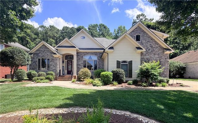917 Redleafe CIR, Chesapeake, VA 23320