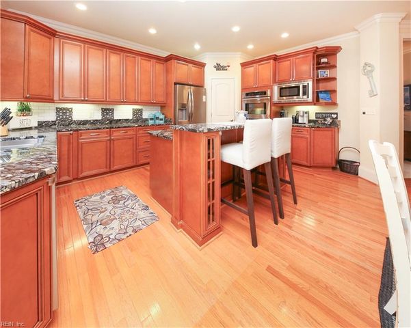 917 Redleafe CIR, Chesapeake, VA 23320