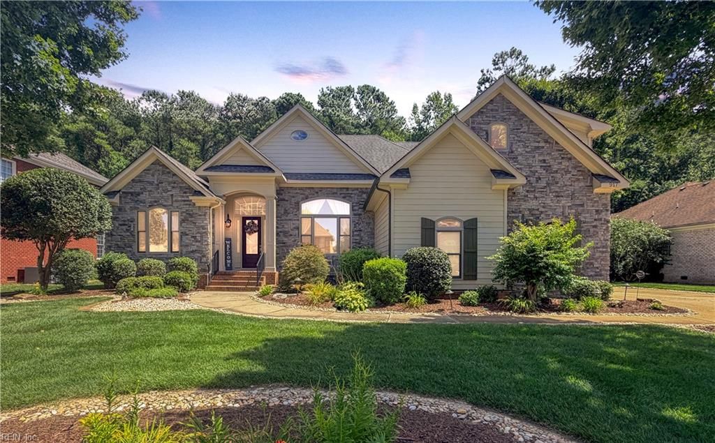 917 Redleafe CIR, Chesapeake, VA 23320
