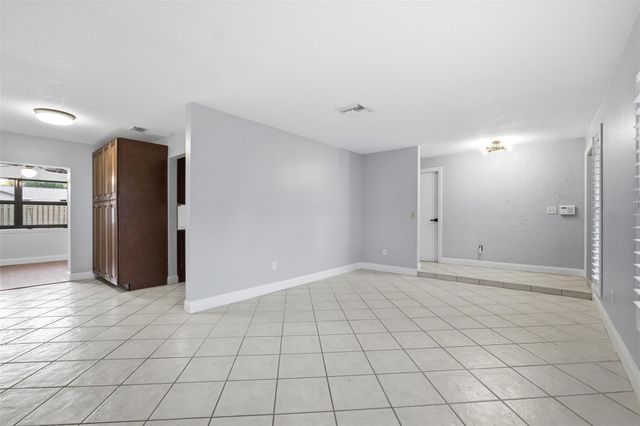 2702 NW 98th Way, Coral Springs, FL 33065