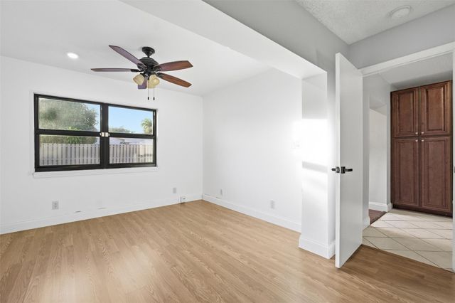 2702 NW 98th Way, Coral Springs, FL 33065