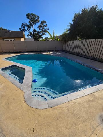 2702 NW 98th Way, Coral Springs, FL 33065