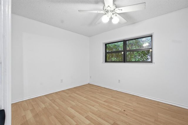 2702 NW 98th Way, Coral Springs, FL 33065