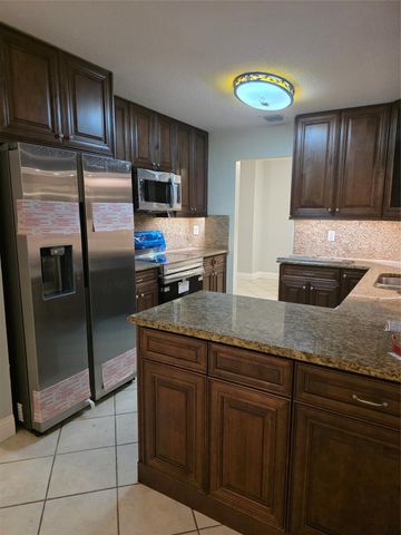 2702 NW 98th Way, Coral Springs, FL 33065