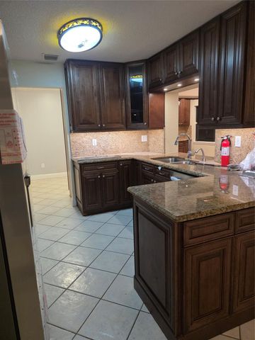 2702 NW 98th Way, Coral Springs, FL 33065