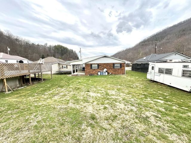 370 Chestnut Street, Benham, KY 40807