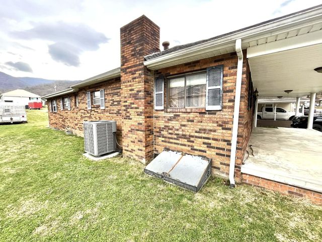 370 Chestnut Street, Benham, KY 40807