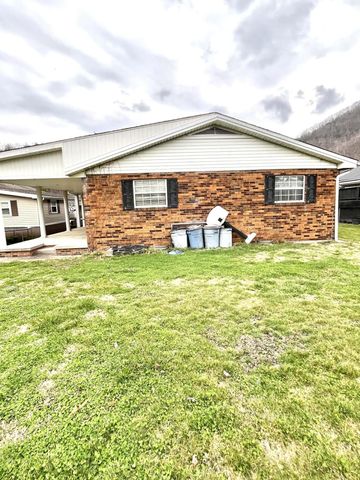 370 Chestnut Street, Benham, KY 40807