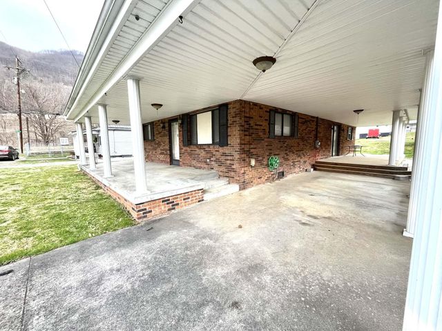 370 Chestnut Street, Benham, KY 40807