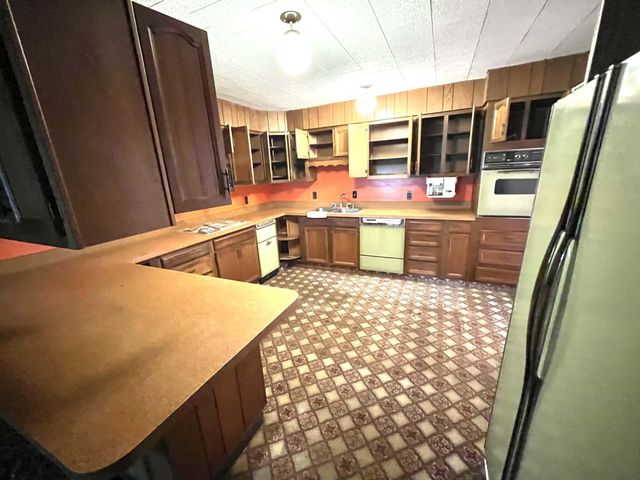 370 Chestnut Street, Benham, KY 40807