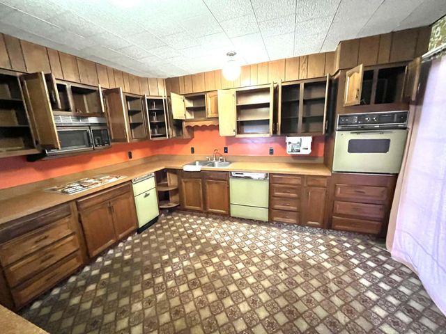 370 Chestnut Street, Benham, KY 40807