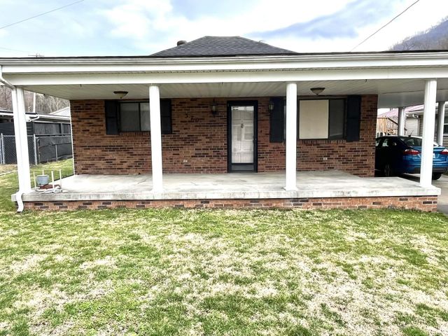 370 Chestnut Street, Benham, KY 40807