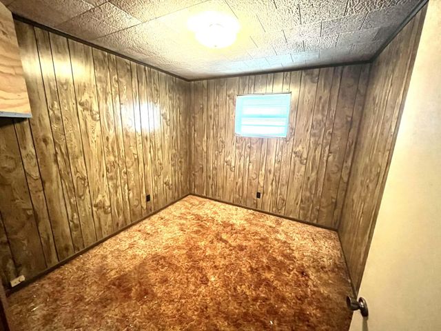 370 Chestnut Street, Benham, KY 40807