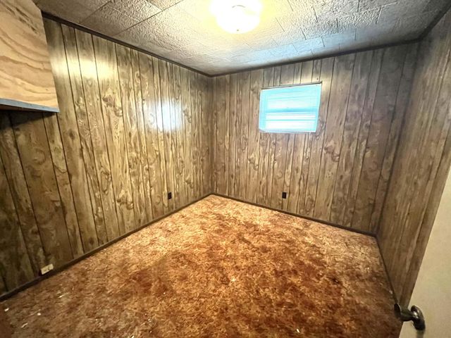 370 Chestnut Street, Benham, KY 40807