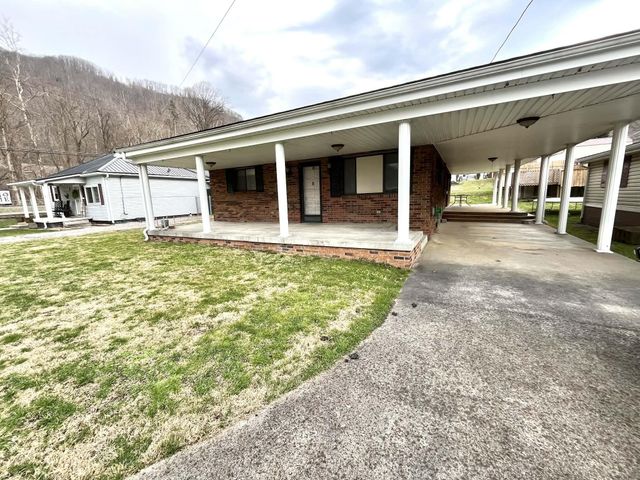 370 Chestnut Street, Benham, KY 40807