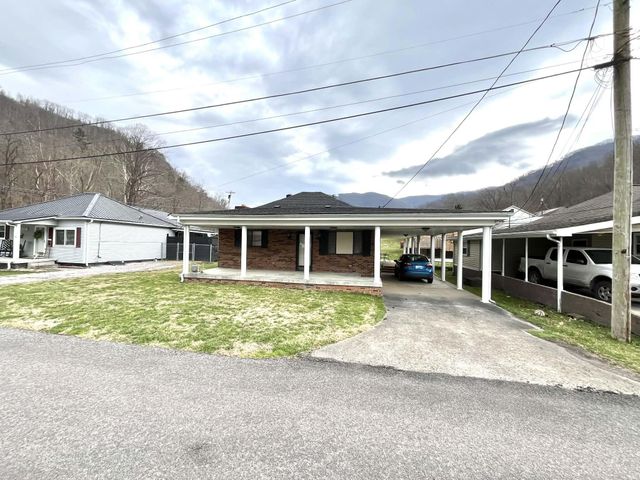 370 Chestnut Street, Benham, KY 40807