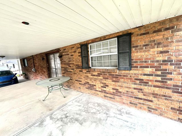 370 Chestnut Street, Benham, KY 40807