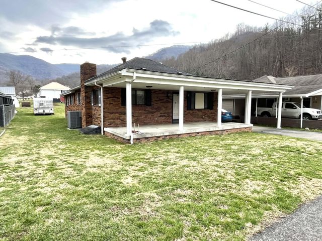 370 Chestnut Street, Benham, KY 40807