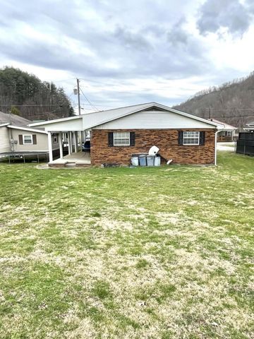 370 Chestnut Street, Benham, KY 40807