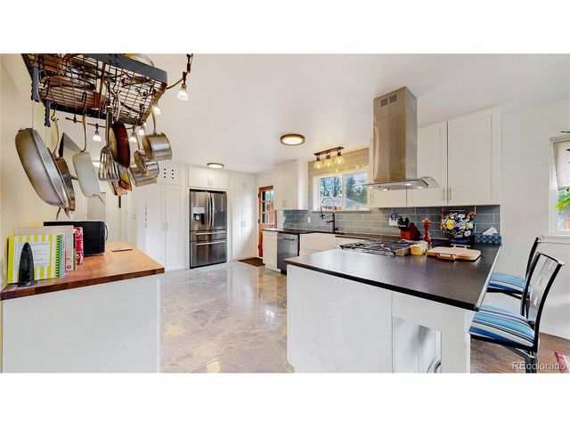 2430 Lee St, Lakewood, CO 80215