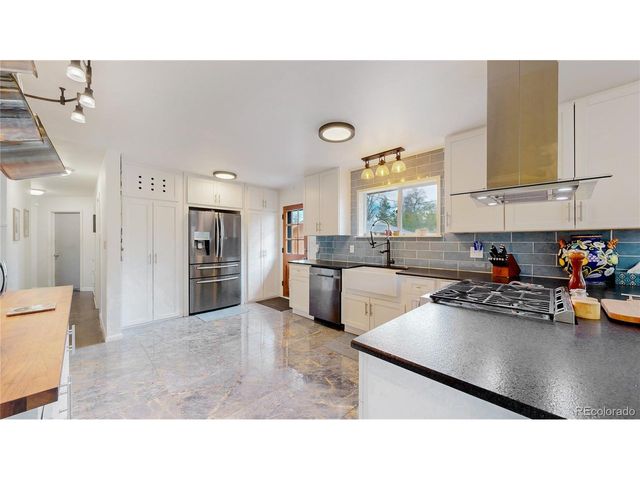 2430 Lee St, Lakewood, CO 80215