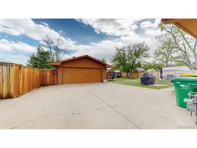 2430 Lee St, Lakewood, CO 80215