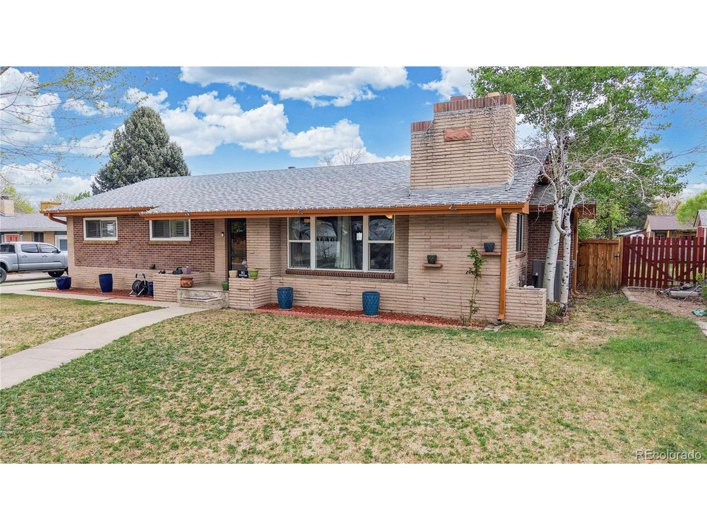 2430 Lee St, Lakewood, CO 80215