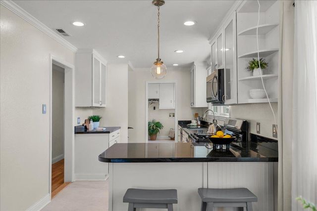 1105 Oak Avenue, Redwood City, CA 94061