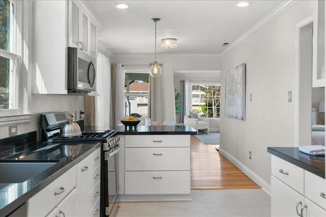 1105 Oak Avenue, Redwood City, CA 94061