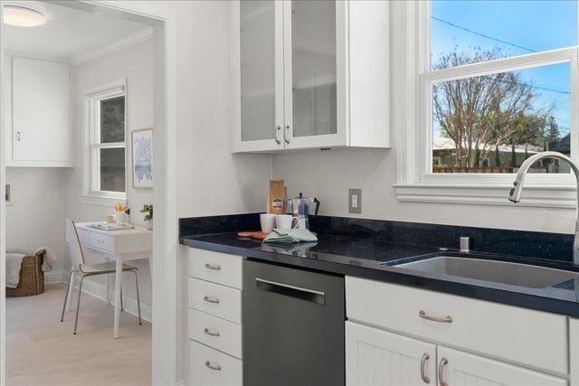 1105 Oak Avenue, Redwood City, CA 94061