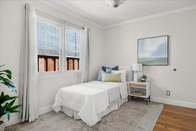 1105 Oak Avenue, Redwood City, CA 94061