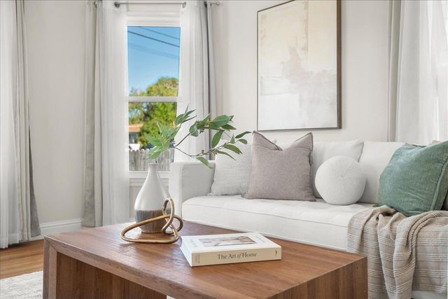 1105 Oak Avenue, Redwood City, CA 94061