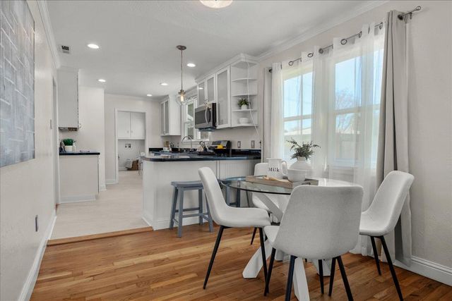 1105 Oak Avenue, Redwood City, CA 94061