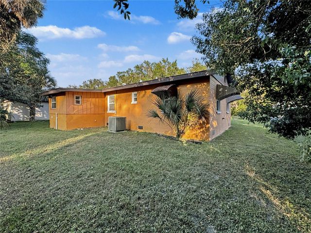 612 KENSINGTON STREET, Eustis, FL 32726