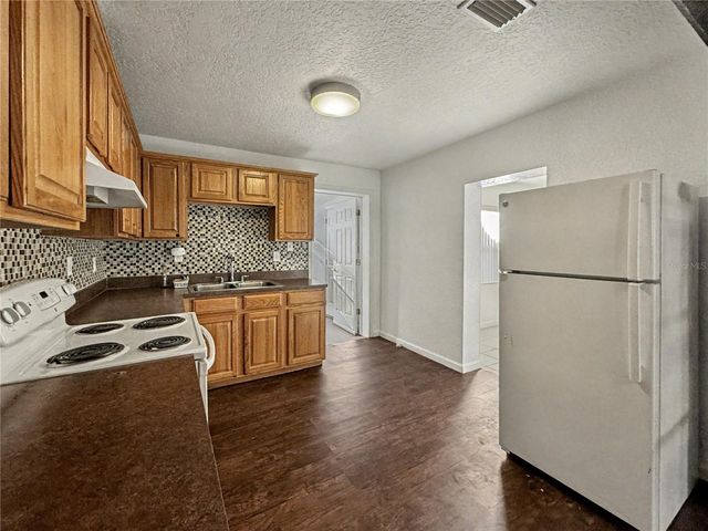 612 KENSINGTON STREET, Eustis, FL 32726