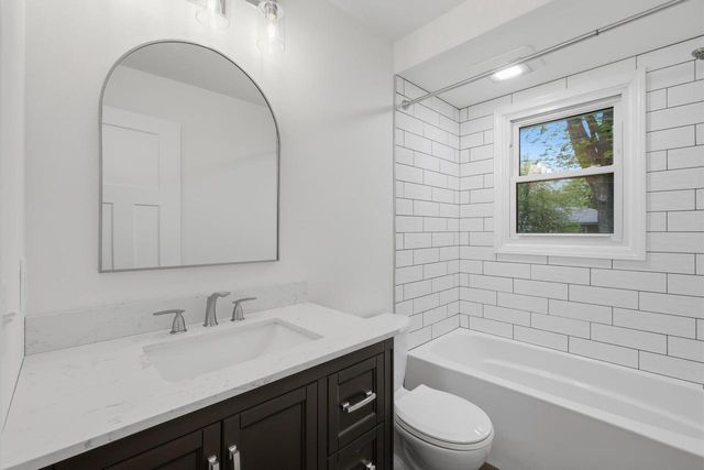 326 Prairie View Court, Oregon, WI 53575